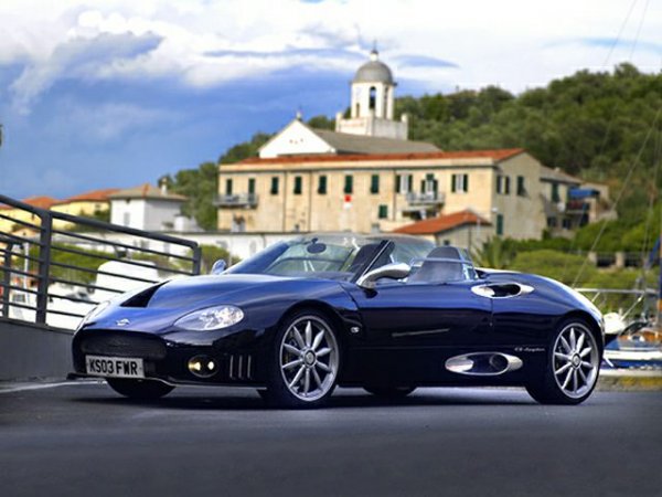 Всички автомобили на Spyker се получават красиви, като това важи и за откритата версия на С8. Естествено, без компромис с динамиката и скоростта.